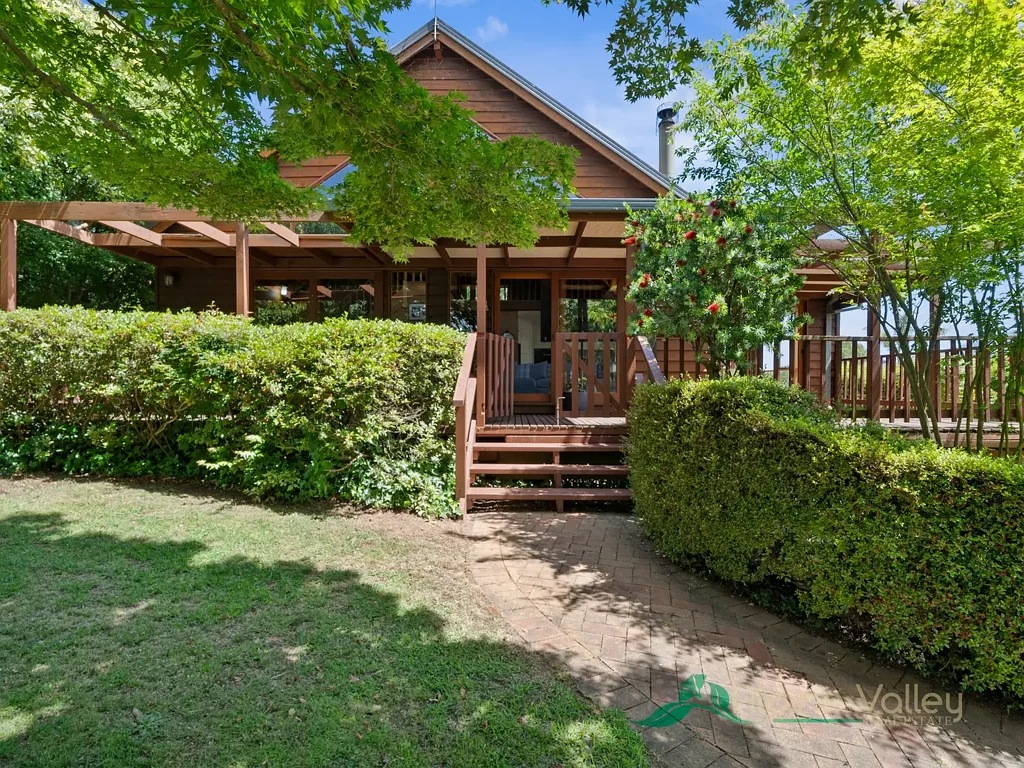 Tawonga 3બેડરૂમ Charming Cedar Cottage in Tawonga – Your Dream Home Awaits!