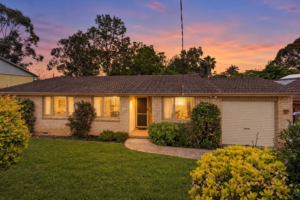 Winston Hills 3 Bedroom Classic Family Haven