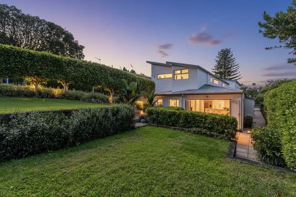 Remuera 5房  Present all offers: Priced at $2,195,000