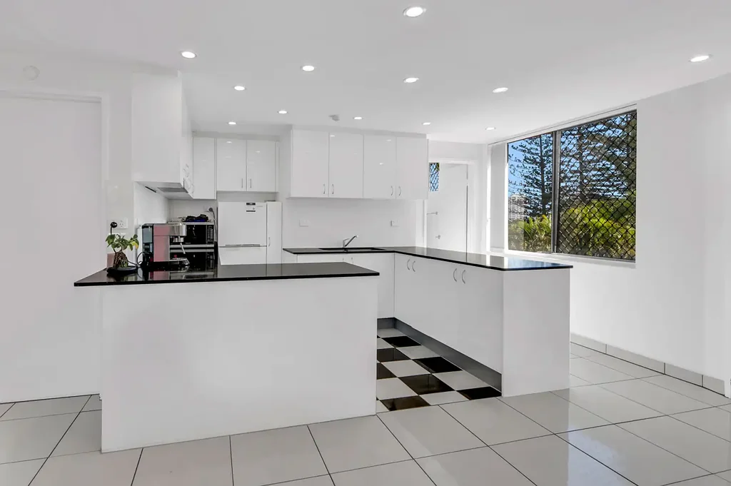 Surfers Paradise 2 Bedroom Great Location - Well Presented - Affordable