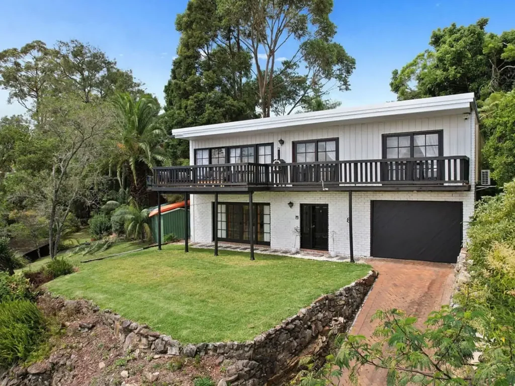 Modern Family Haven with Stunning Bushland Views