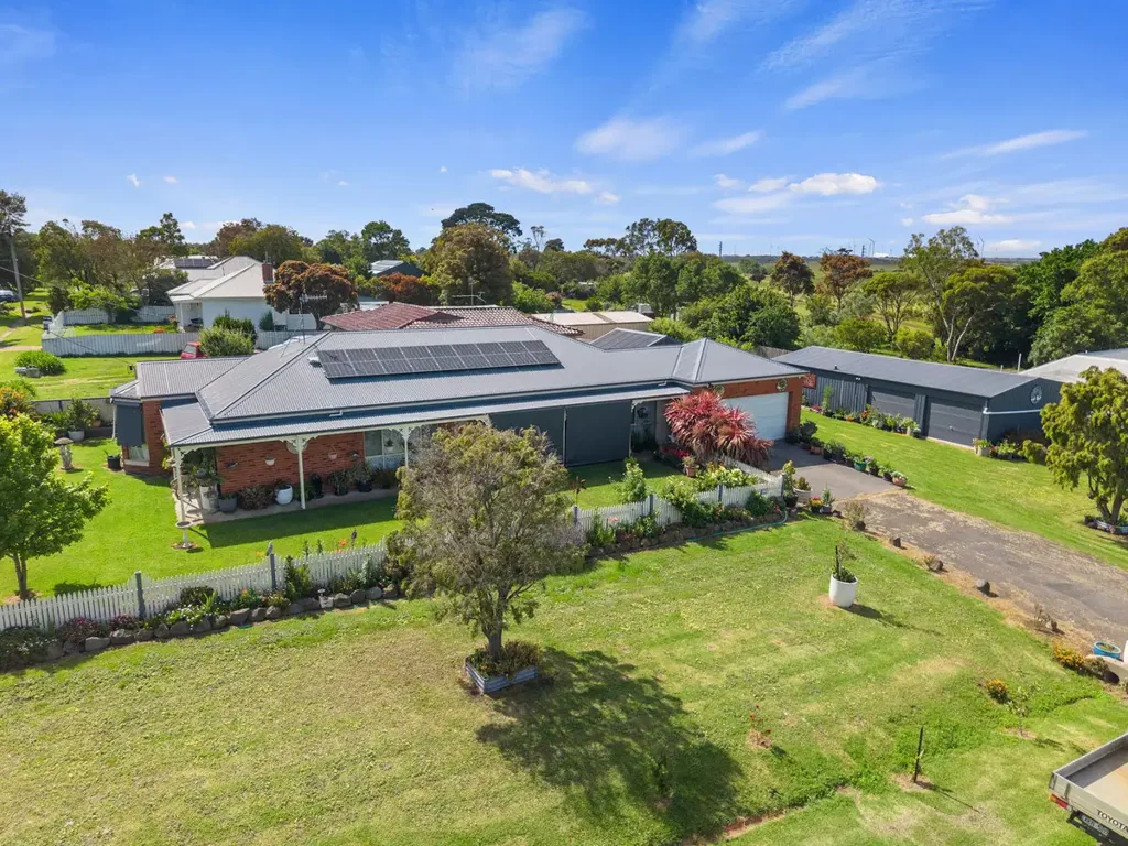 Mortlake 4ਬੈੱਡਰੂਮ QUALITY HOME WITH RURAL OUTLOOK & SHEDDING