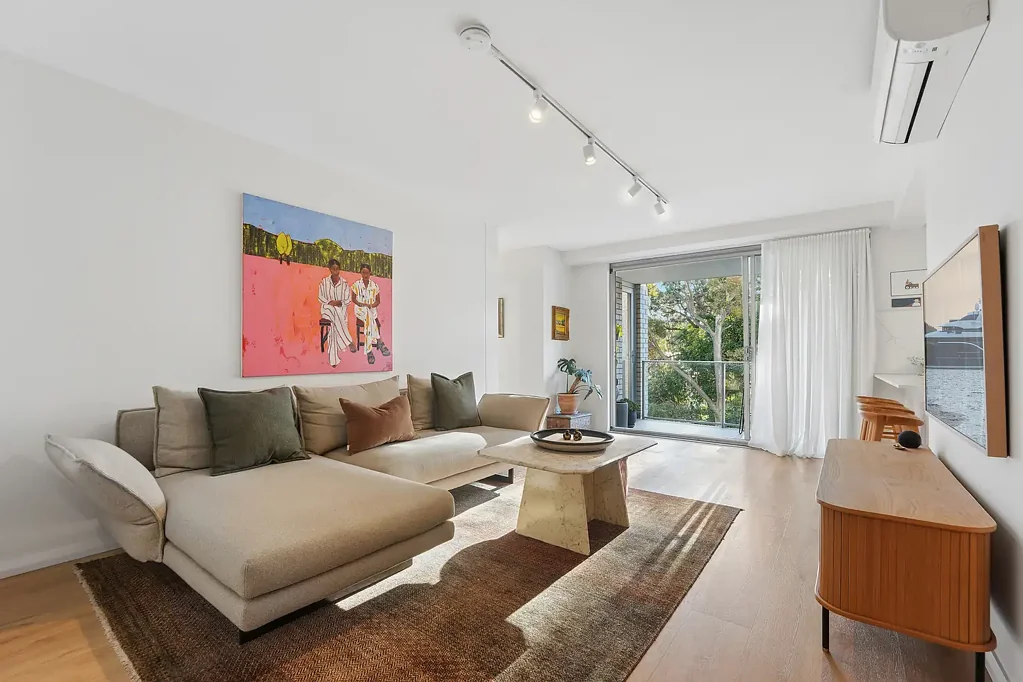 Bondi 3Kwarto Recently Renovated Apartment Offering Effortless Entertaining and Ultimate Convenience
