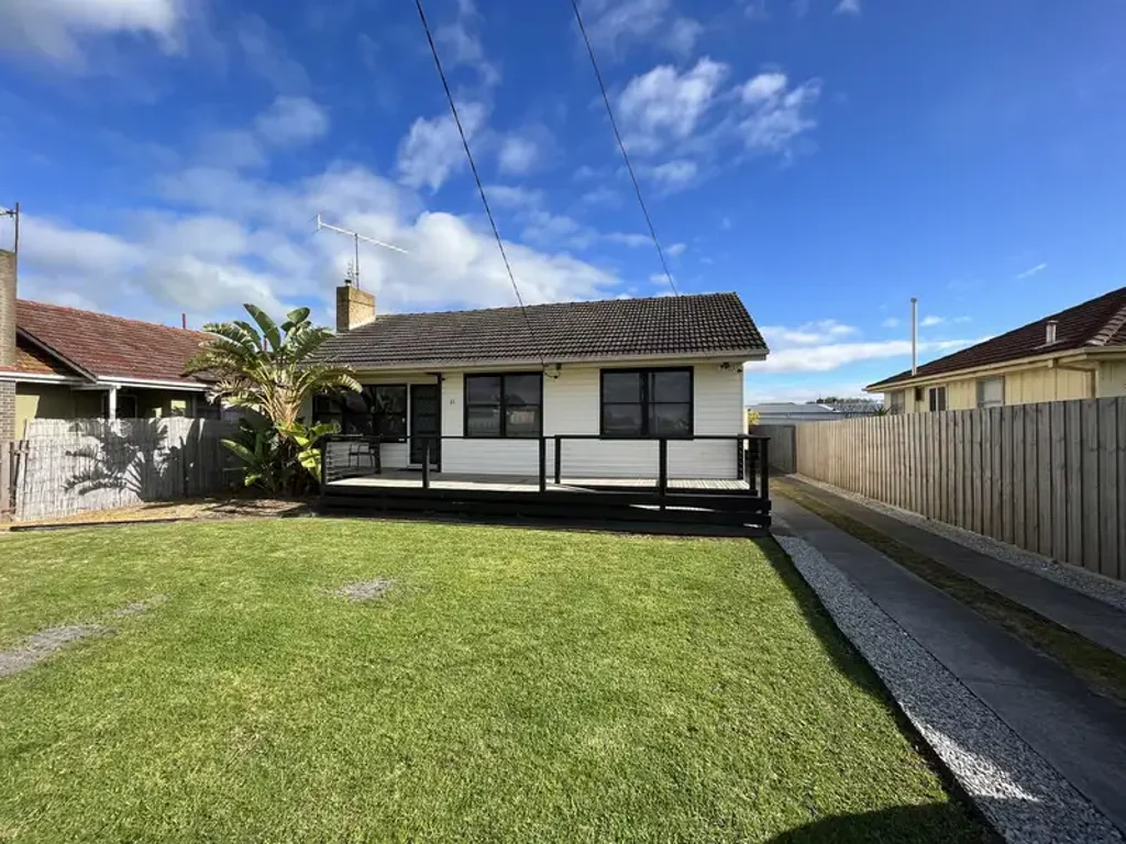 Cosy 3-Bedroom Home With A Shed!