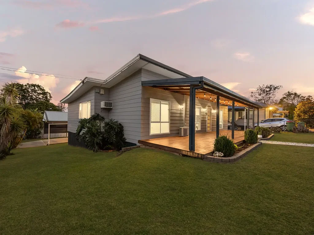 Blackstone 3 Slaapkamer North Facing Charming Cottage Home w/ Stunning Views From Back Deck!