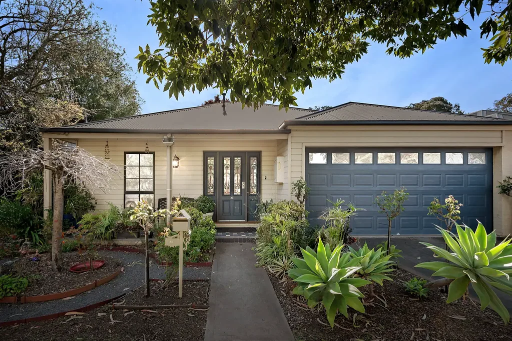 Croydon 3部屋 Live, relax and entertain from this exceptional family home, close to everything