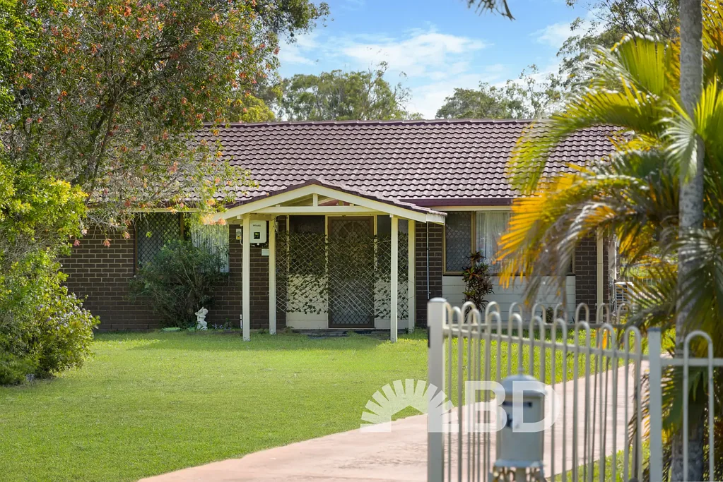 Burpengary East 4房 3018㎡绿意地段 4卧2浴双层宅邸 开放式生活设计 12.5米车棚 3.6米长露台 太阳能系统 近校&商圈 Dual-Living on Expansive 3018m² Block in Burpengary East