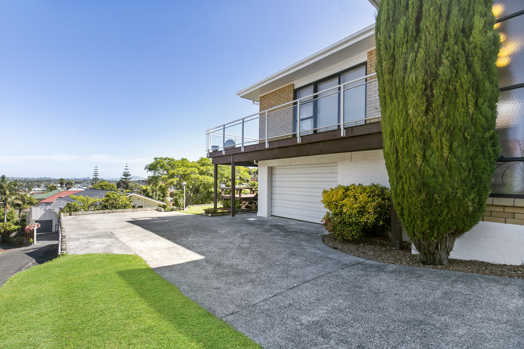 19 Gwenand Place, Botany Downs, Auckland - Manukau, 4 Bedrooms, 0 Bathrooms