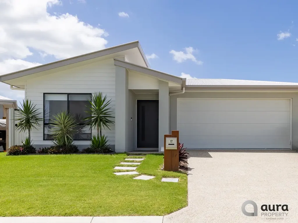 Relaxed Banya Living with Pool and Space for the Whole Family