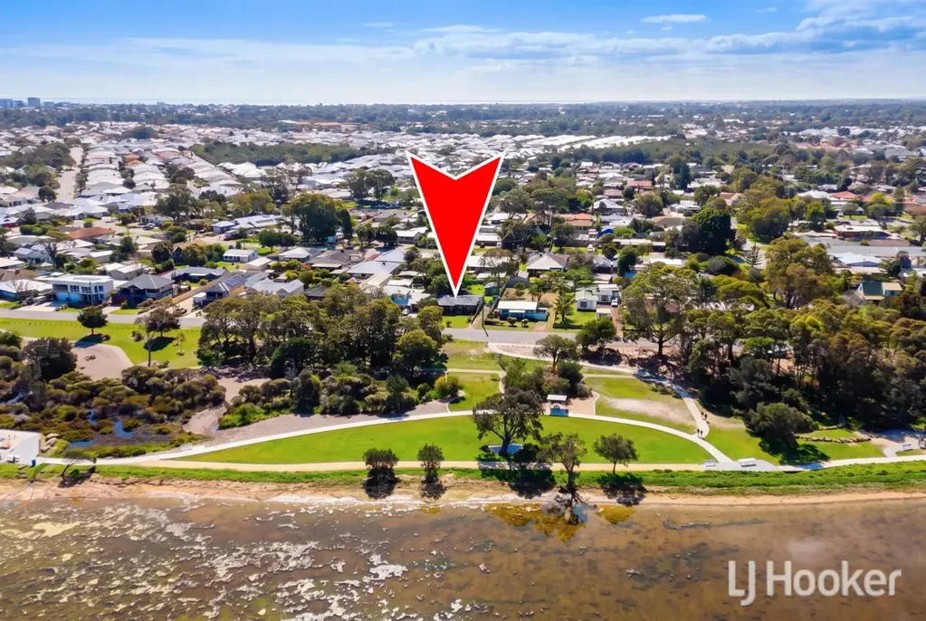 Coodanup 3房  Ultimate Escape Located on the Estuary Street Front