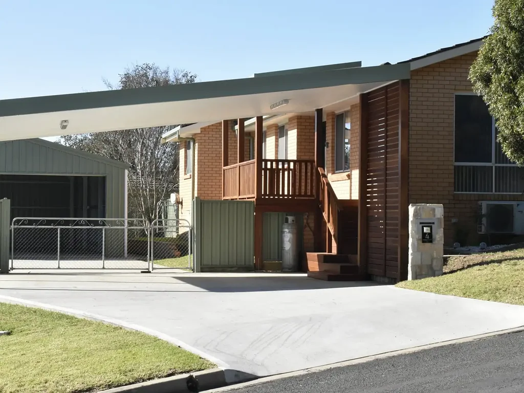 LARGE RENOVATED HOME IN BEGA