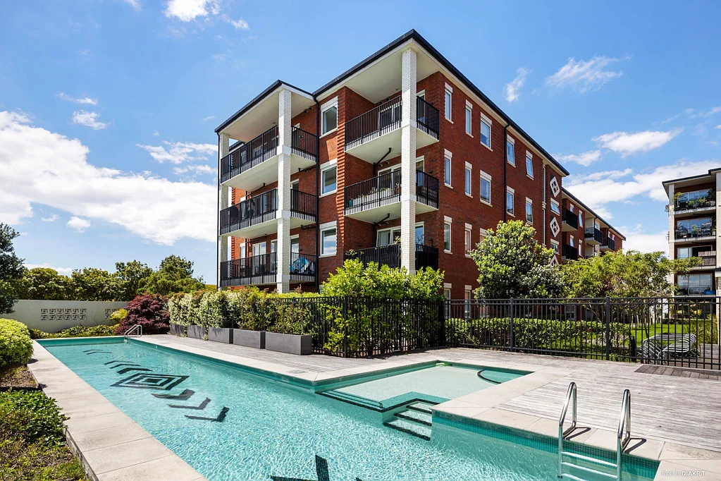 Mount Albert 2Moenga Vendor meets market - present all offers!