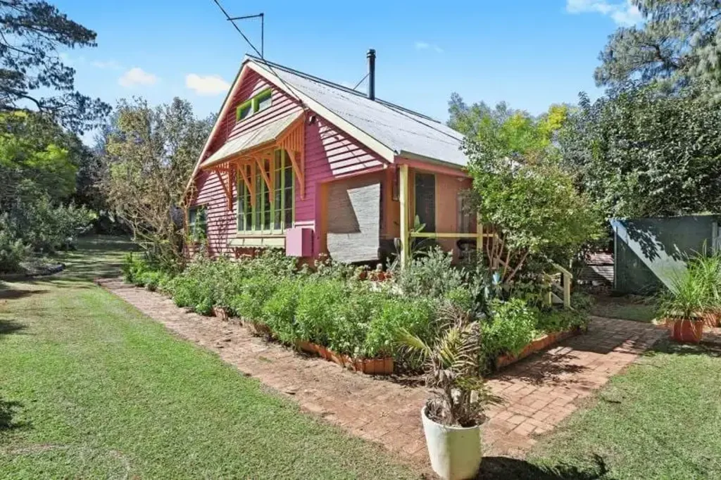 Pechey 2房  Quaint historic country cottage on 3/4 of an acre block with a bore.