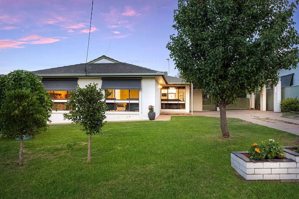 21 Truman Avenue, Tolland, NSW 2650