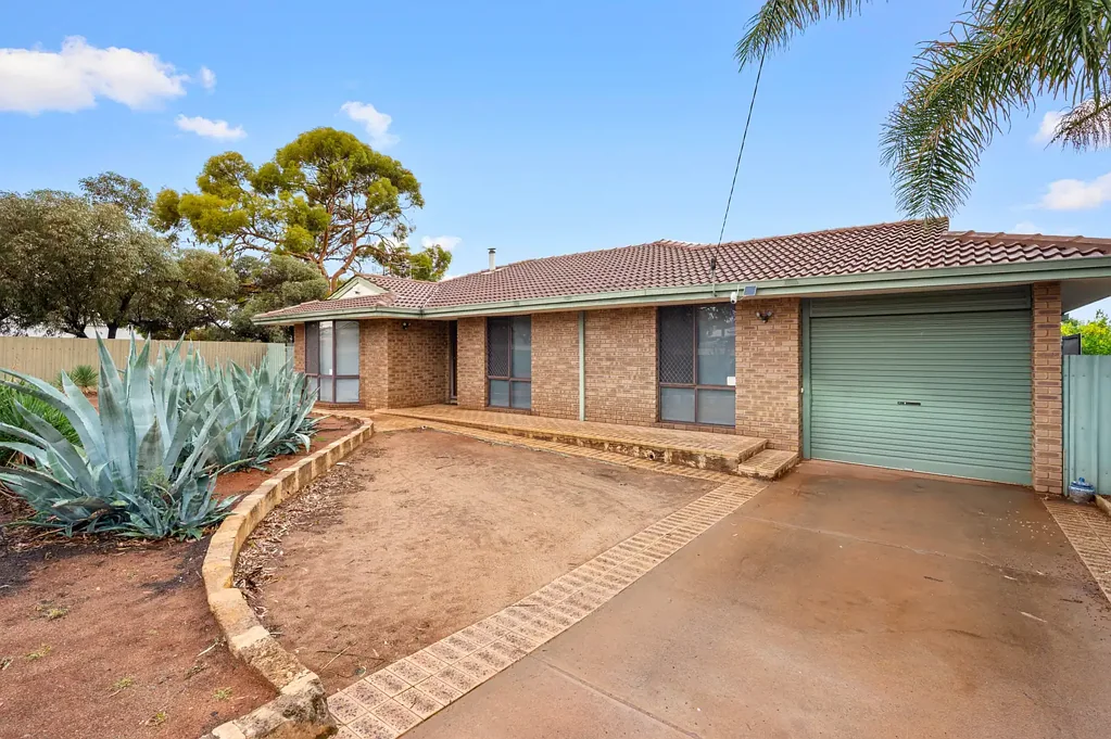 Hannans 4房  Secure, High-Yield Investment – Leased at $800pw Until March 2027!