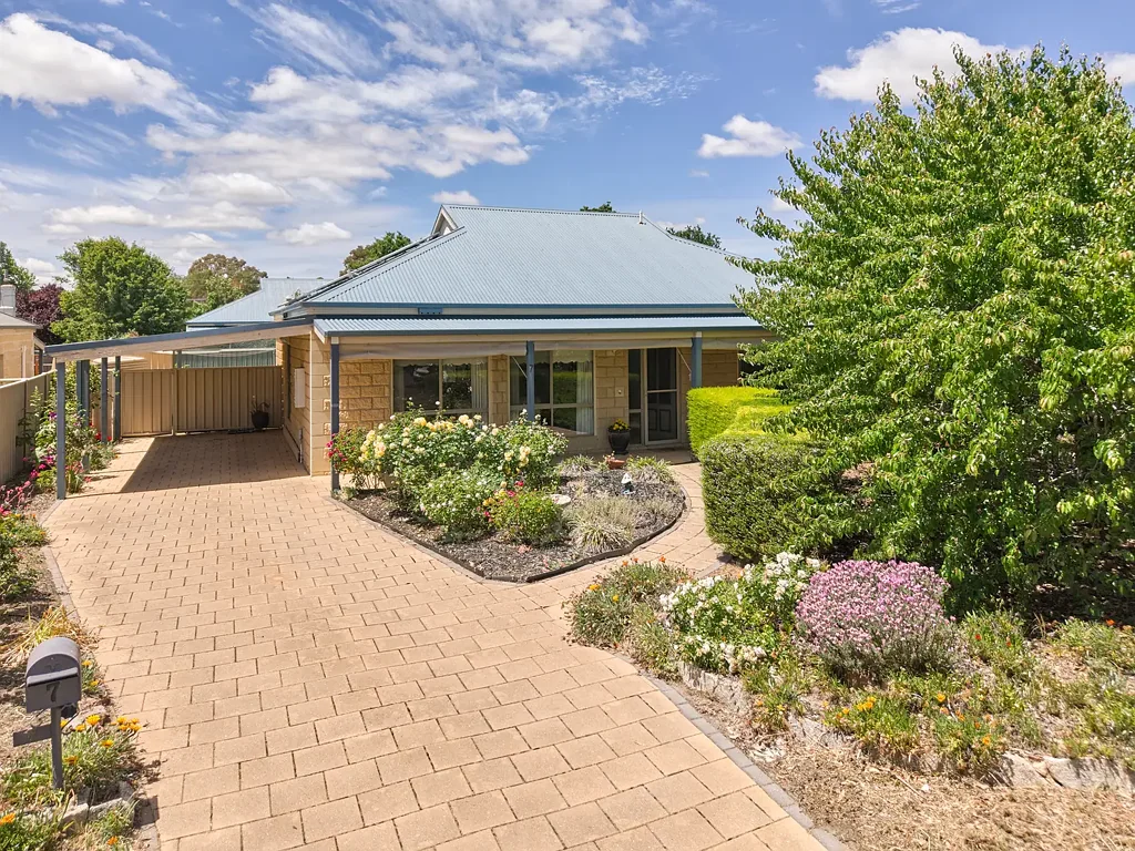 7 Marshall Crescent, Heathcote, VIC 3523