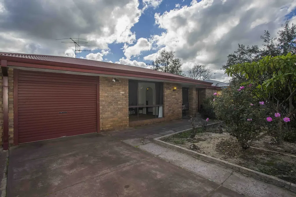 Pinjarra 4房  Big Back Yard, Bigger Potential!