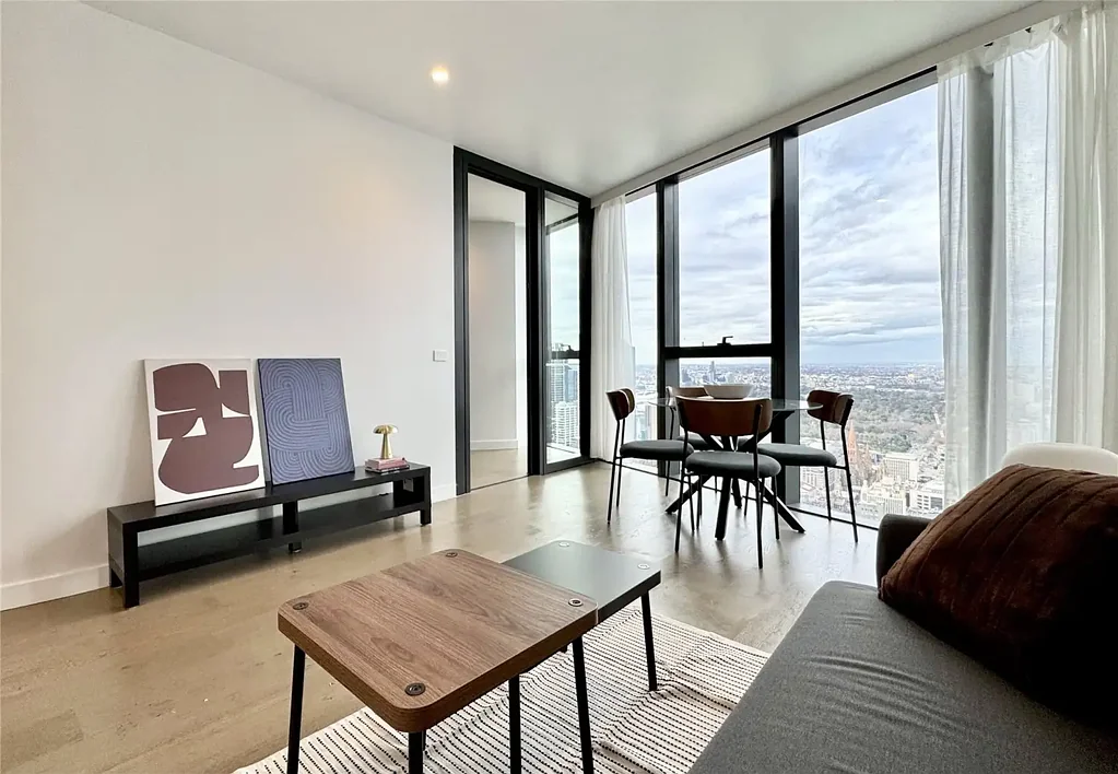 Luxury 3-Bedroom Apartment on Level 55 - Spectacular City, Lake & Bay Views