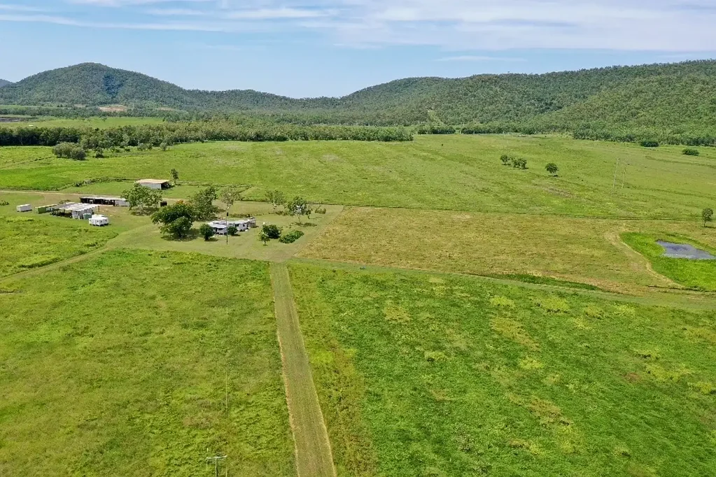 Shirbourne  85 Acre Cropping Property - House - Shed - Water