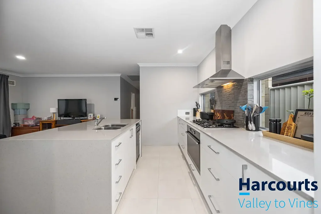 Alkimos 4 Bedroom SECOND CHANCE! Modern family home by the coast!