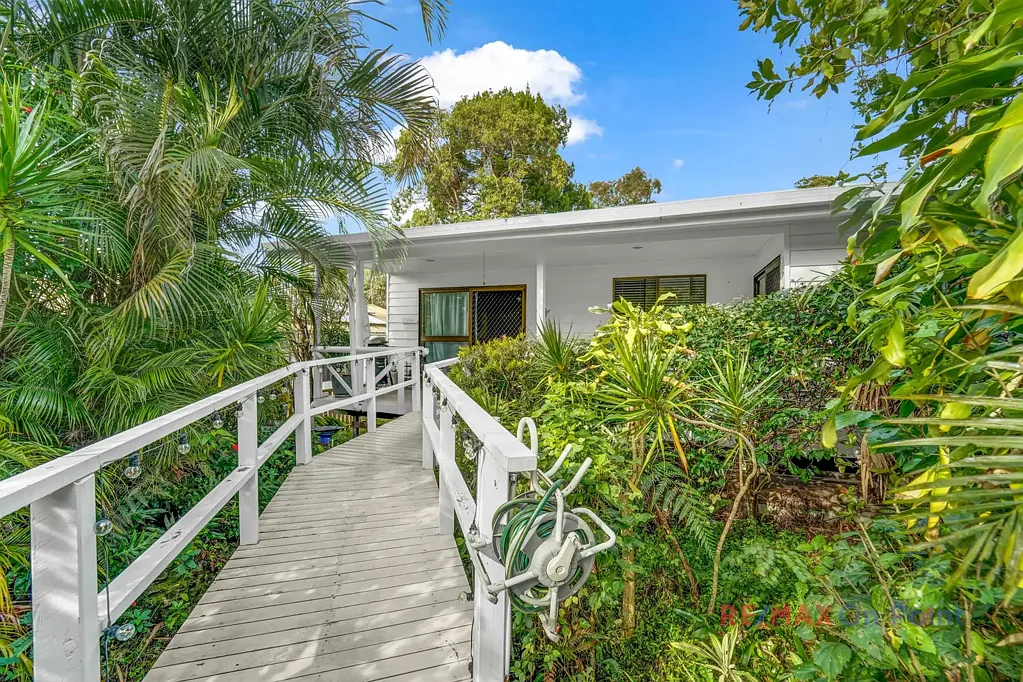 Charming Island Cottage in a Prime Location