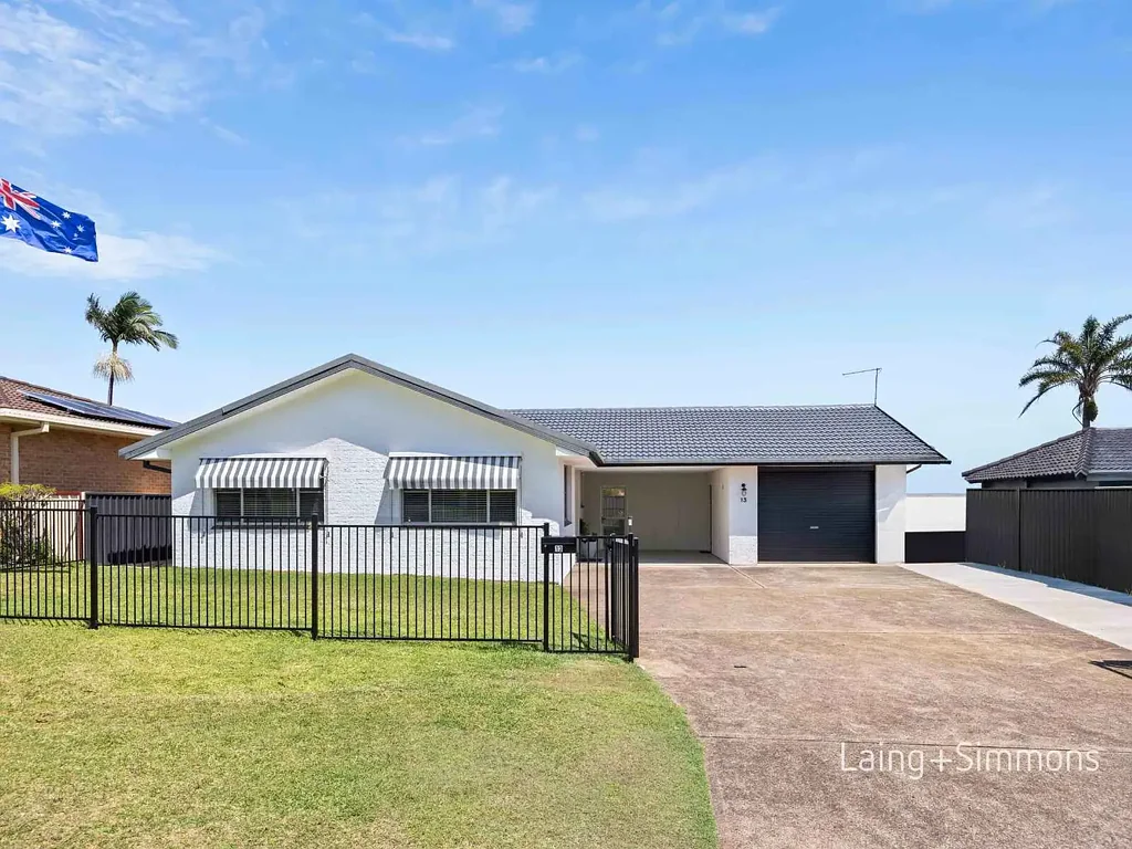 Port Macquarie 3房  Immaculate Home with Poolside Paradise in Clifton