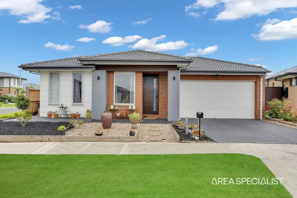 Modern, Spacious & Light-Filled Family Home in a Peaceful Werribee Pocket