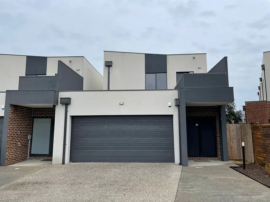 Stylish & Low-Maintenance Townhouse in the Heart of Wollert