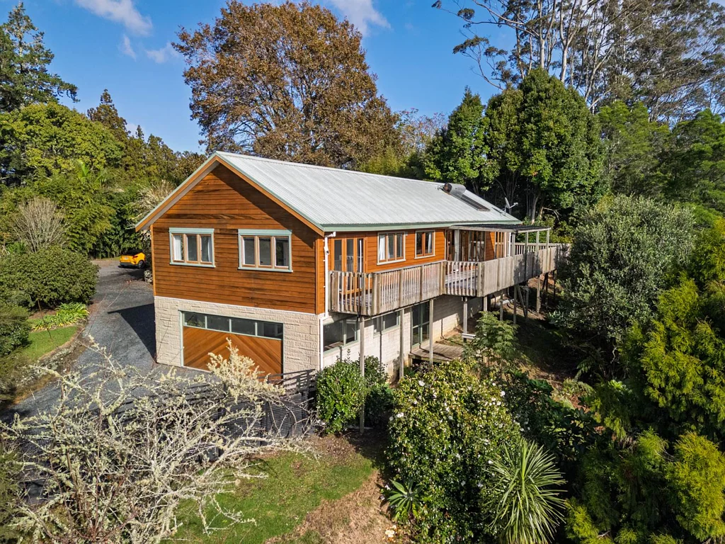 Haruru 3 Bedroom Riverfront Serenity with Unbeatable Views
