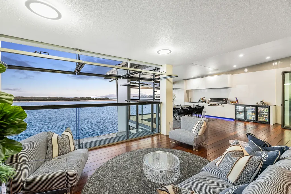 Caloundra 5ਬੈੱਡਰੂਮ Anchored in Luxury - A Waterfront Masterpiece Like No Other