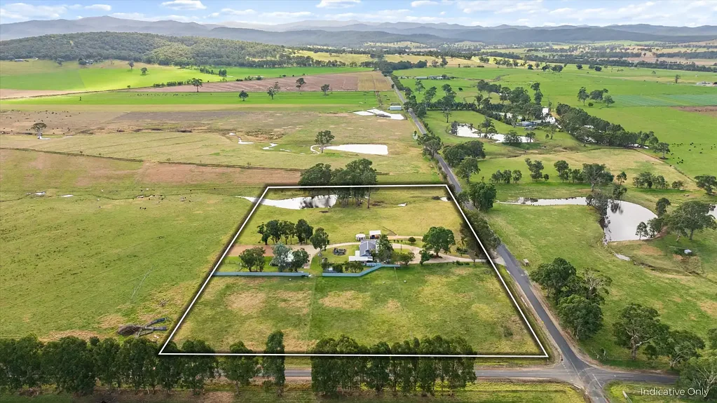 Boisdale  Lifestyle Horse Property with Income Potential