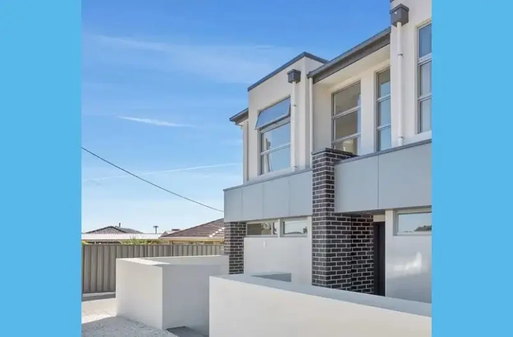 Rostrevor 3Phòng ngủ Brilliant opportunity - Such a great location!
Contemporary design and décor
Rear access to double garage