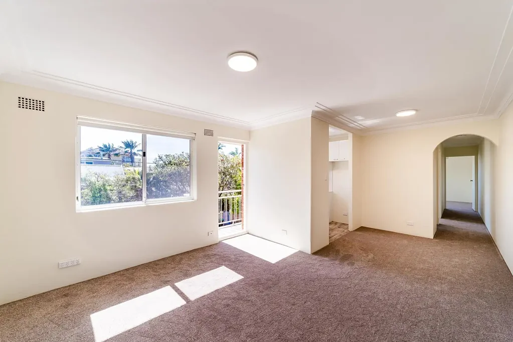 Top Floor Apartment - Great Location