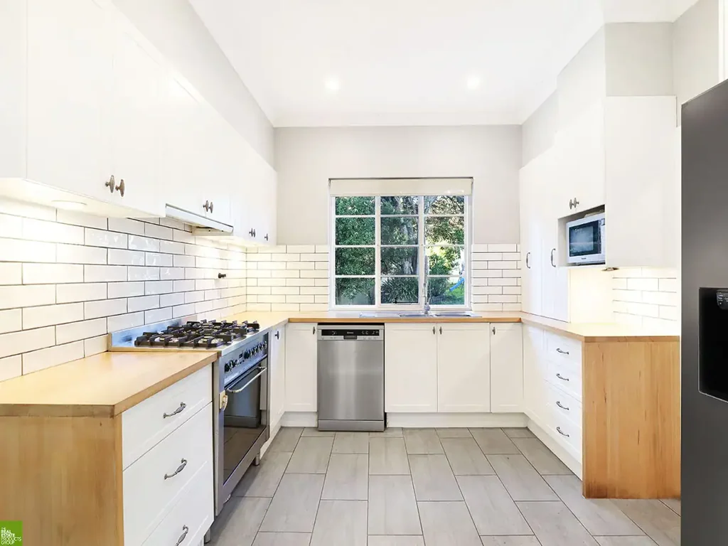 4 Bedroom Family Home with a View - 6 MONTH LEASE ONLY