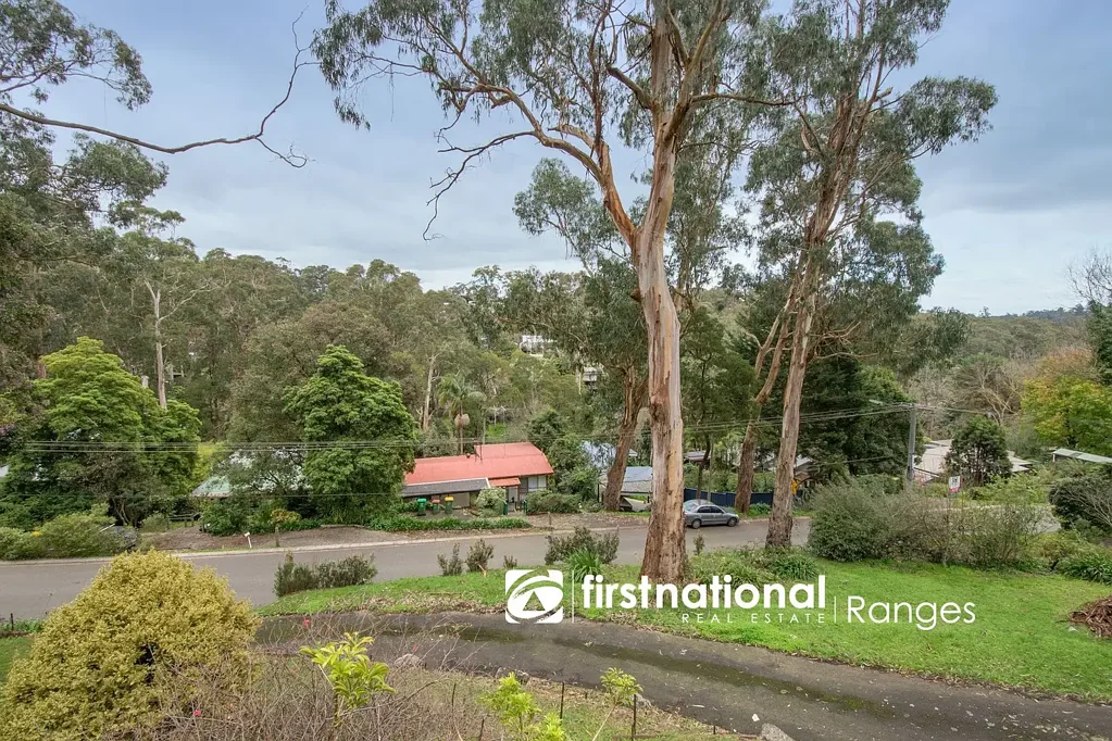 Belgrave 3房 小镇中心的乡村质朴魅力 Treetop Living with Walk-to-Town Convenience & Huge Potential!