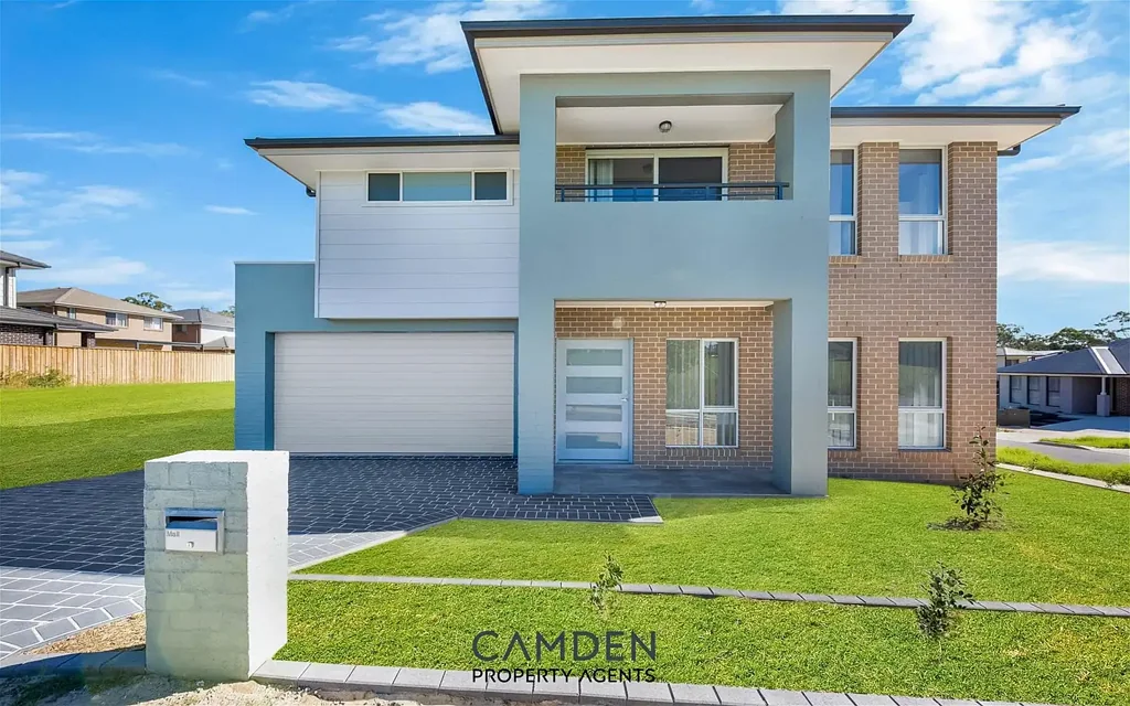 Luxury, Spacious , Excellent Location & Corner Block !!!