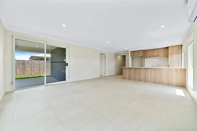 Logan Reserve 4房 宽敞四卧 401㎡街角地块 低维护庭院 现代厨房 双车位车库 步行至学校商圈 Easy Living in a Central Logan Reserve Pocket