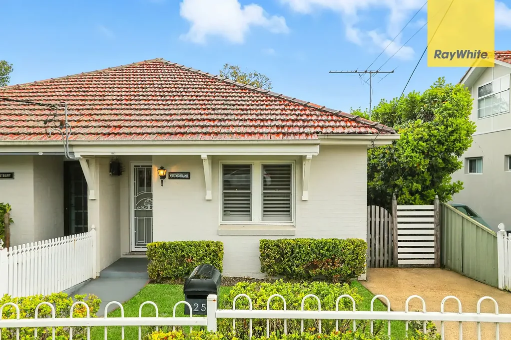 North Parramatta 2બેડરૂમ CHARMING COTTAGE IN BLUE-CHIP LOCATION