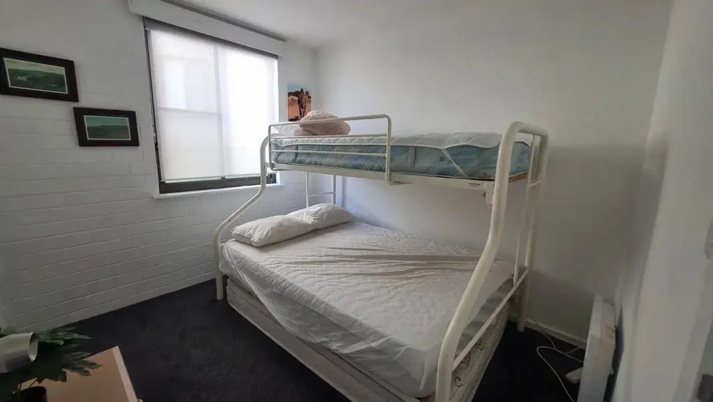$650/week - 12 month lease - 3 bedroom, 2 bathroom