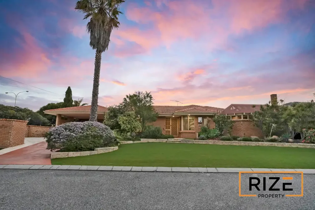 Ocean Reef 5房  Huge Family Stunner with Park Views