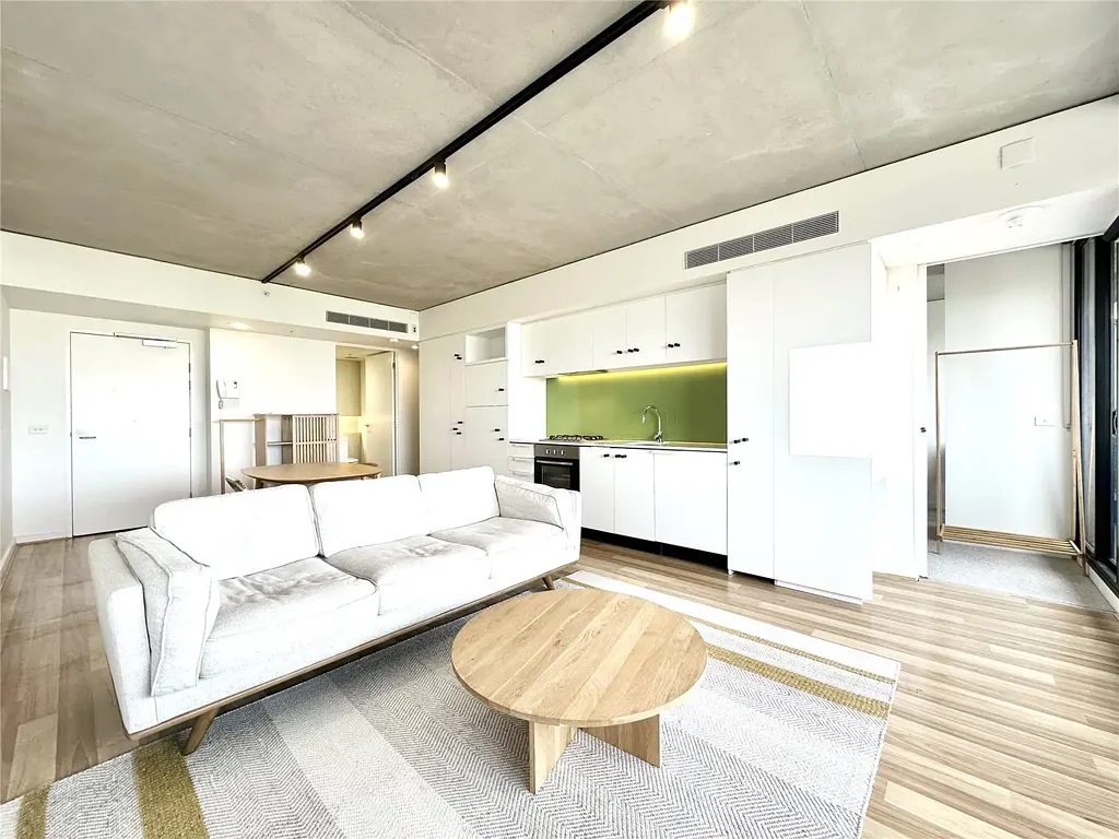FURNISHED MAGNIFICENT TWO BEDROOM ONE CARPARK APARTMENT LOCATED IN THE GUILD - SOUTHBANK !!!