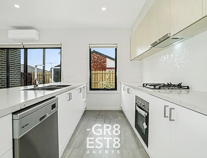 2/25 Navarre Drive, Cranbourne West, South East Melbourne, 4 habitaciones, 3 baños, House