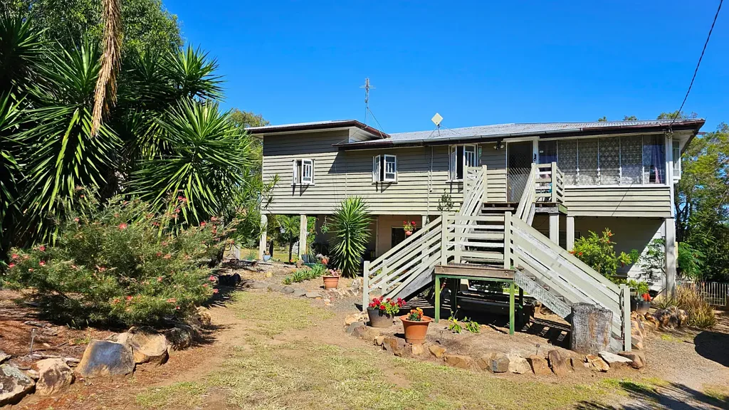 Gayndah 5 Bedroom Spacious Highset Queenslander Home - Abundant Opportunity