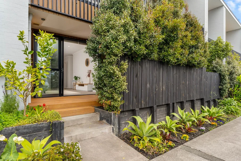 Hobsonville 2ਬੈੱਡਰੂਮ Private, Ground Floor & Something Different