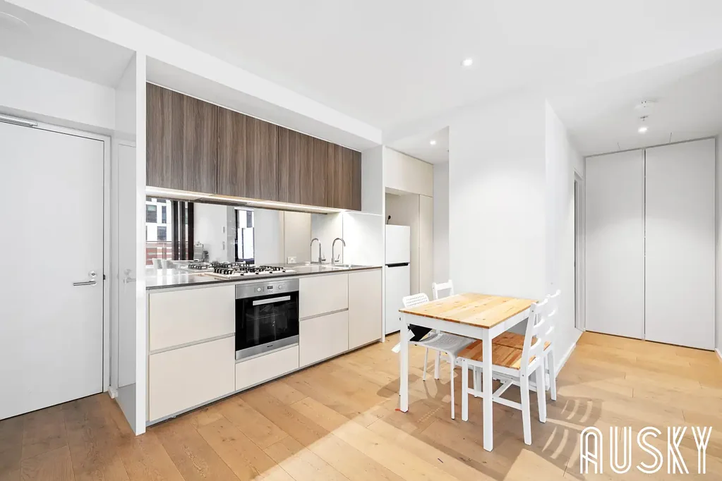 Docklands 1ਬੈੱਡਰੂਮ Modern One-Bedroom Apartment with North-Facing Aspect and Stunning Wraparound Balcony.