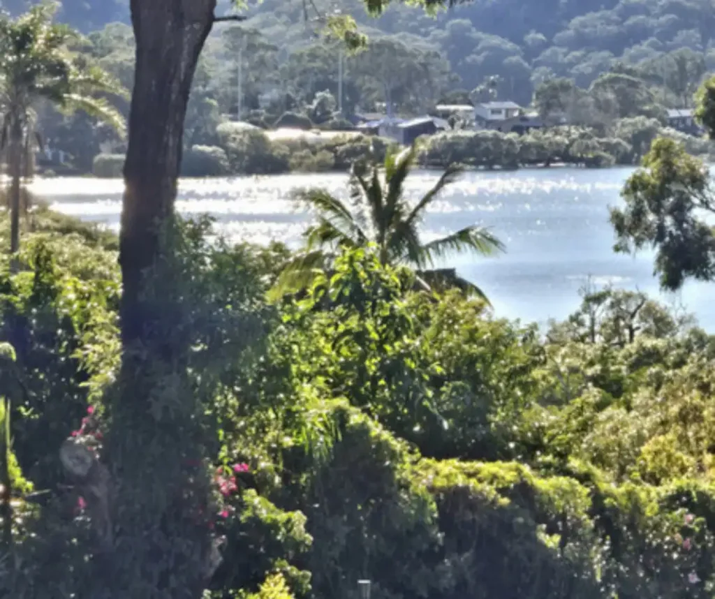 BEAUTIFUL WATER VIEWS - ISLAND LIVING AT ITS BEST