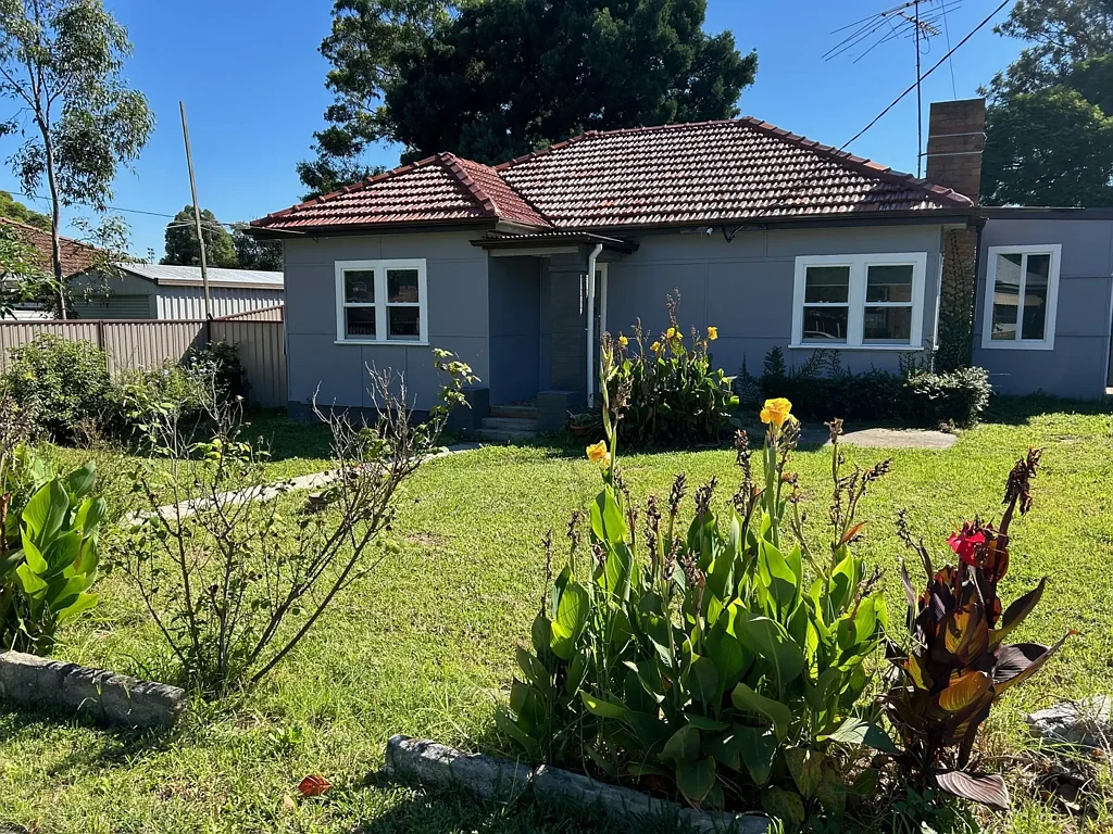 Completely Renovated! Walk to Station!