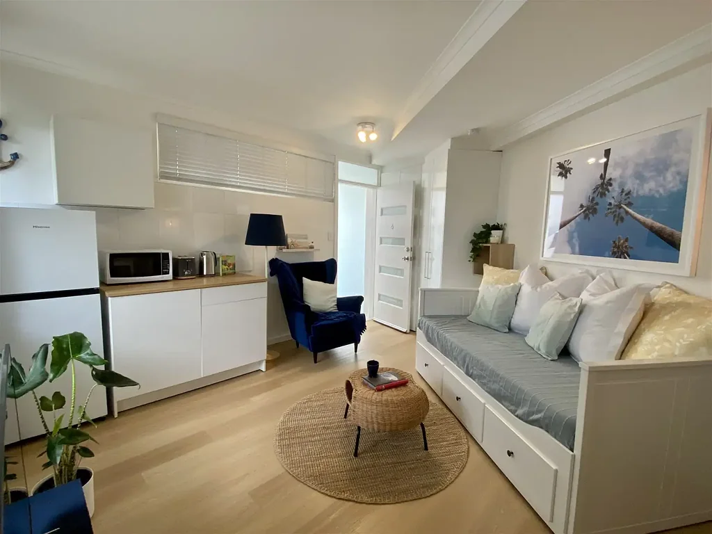 FURNISHED STUDIO 10 MIN WALK TO THE BEACH