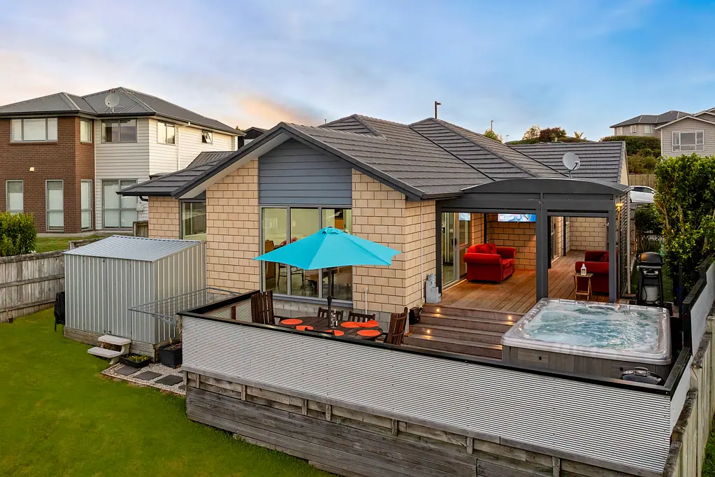 Millwater 4ਬੈੱਡਰੂਮ Elevated, Immaculate and Built for Easy Living