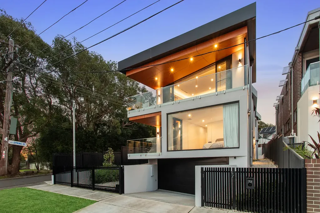 Abbotsford 4房 坐拥如画水景的现代奢华住宅 Contemporary luxury with picturesque water views